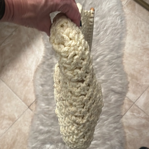 Vintage Macrame & wood beaded boho large bag with wooden looking resin handles - Picture 6 of 6